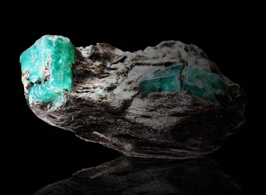 Emerald stone in its natural form